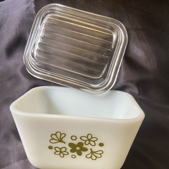 Pyrex container with lid - Picture 5 of 5